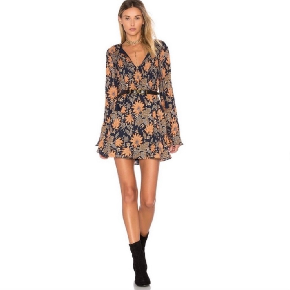 Tularosa Audrey Dress, Navy, Floral, Bell sleeves - Picture 15 of 15